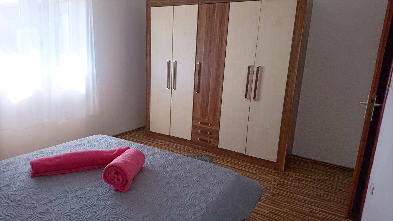 Apartman Vuleta Ražanac Buitenkant foto