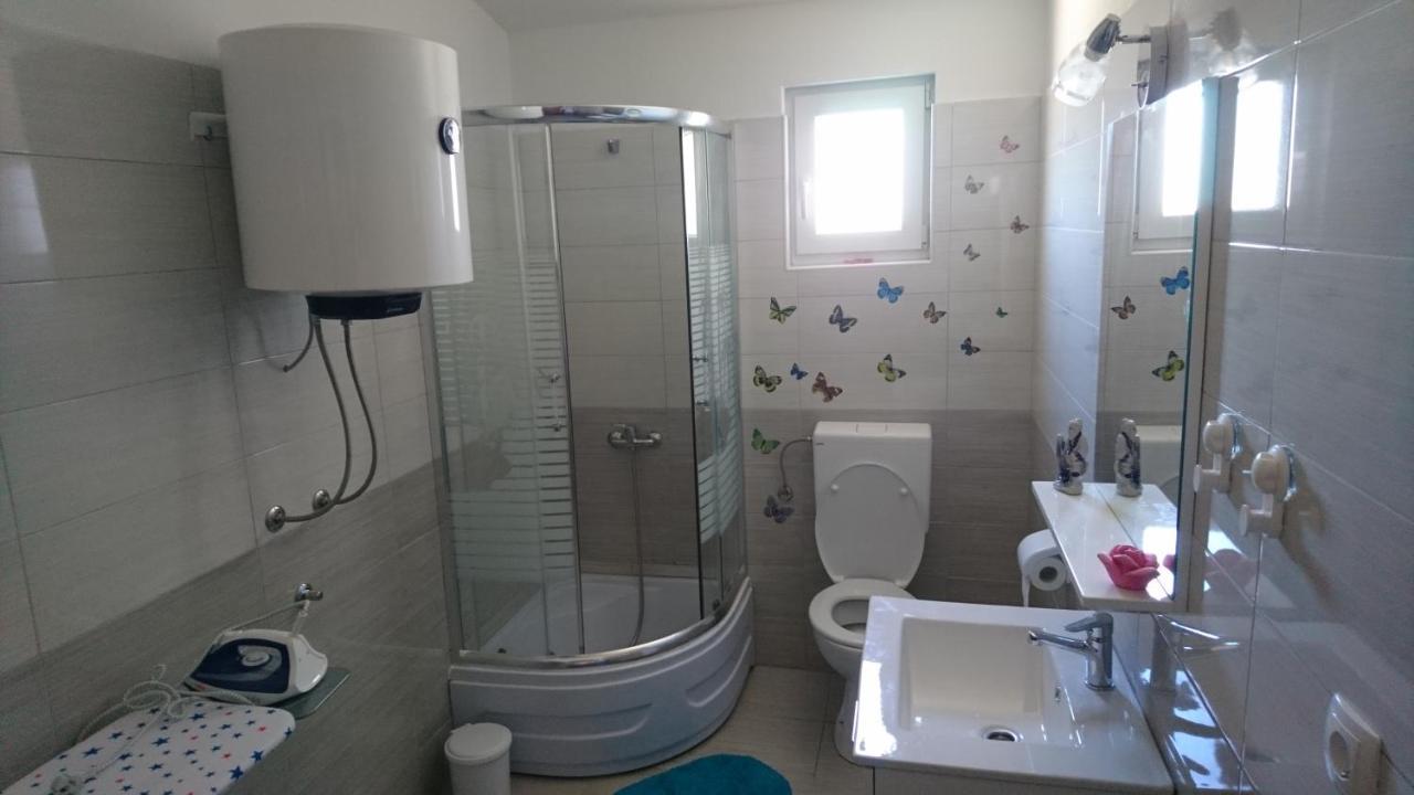 Apartman Vuleta Ražanac Buitenkant foto