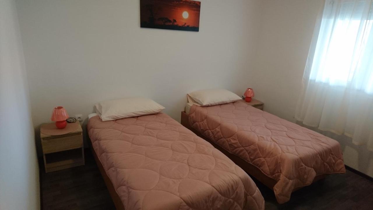 Apartman Vuleta Ražanac Buitenkant foto